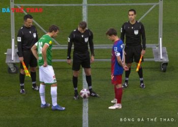 luật giao bóng trong bóng đá