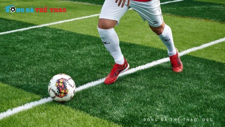 5 kỹ thuật chuyền bóng đá cơ bản nhất cho người mới tập chơi 1 5 kỹ thuật chuyền bóng đá cơ bản nhất cho người mới tập chơi