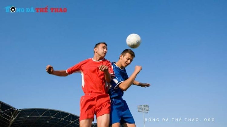 Hướng dẫn kỹ thuật đánh đầu trong bóng đá tựa chuyên gia 1 Kỹ thuật đánh đầu trong bóng đá – Chìa khóa cho những pha bóng đẹp mắt và chiến thắng ấn tượng!