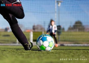 Kỹ thuật sút bóng bổng: Hướng dẫn từ A - Z cho người mới