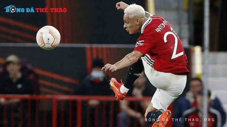 Hướng dẫn kỹ thuật xoay compa trong bóng đá đúng cách 1 Kỹ thuật xoay compa trong bóng đá: Bí quyết giúp cầu thủ vượt qua mọi đối thủ!