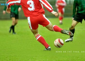 Kỹ thuật đá bóng bằng mu giữa bàn chân và những lỗi cần biết