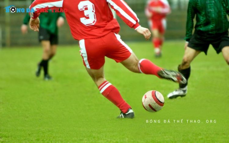 Kỹ thuật đá bóng bằng mu giữa bàn chân và những lỗi cần biết 1 Kỹ thuật đá bóng bằng mu giữa bàn chân và những lỗi cần biết