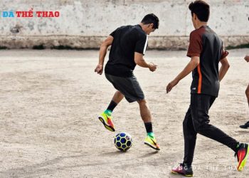 Khám phá kỹ thuật rê bóng và mẹo kiểm soát bóng vượt qua đối thủ