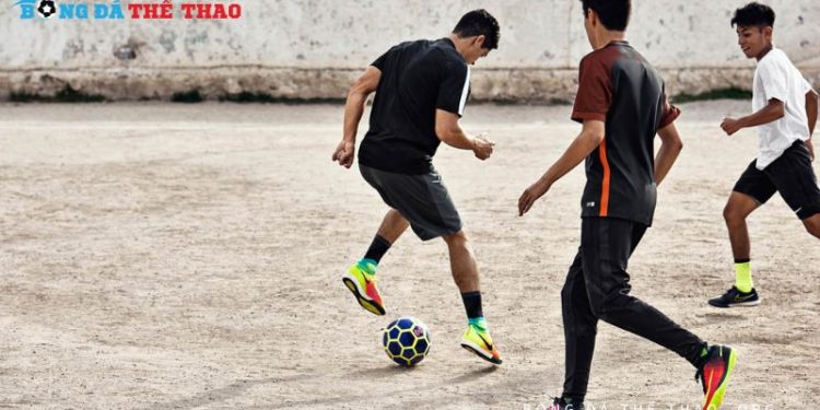 Khám phá kỹ thuật rê bóng và mẹo kiểm soát bóng vượt qua đối thủ